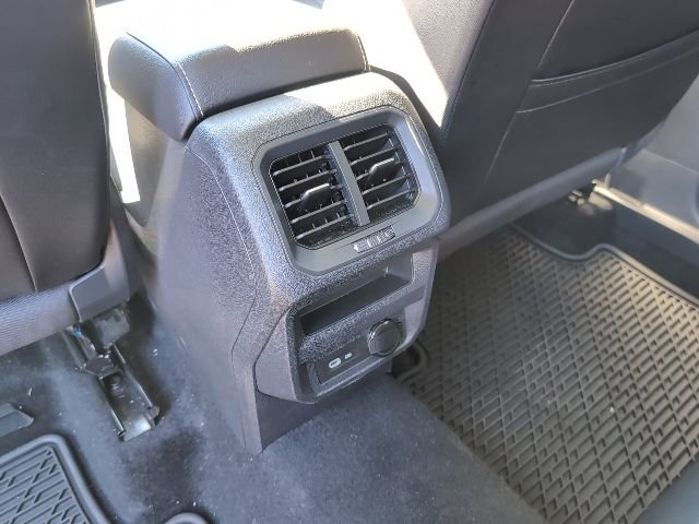 Used 2022 Volkswagen Tiguan SE w/ Panoramic Sunroof Package image 26