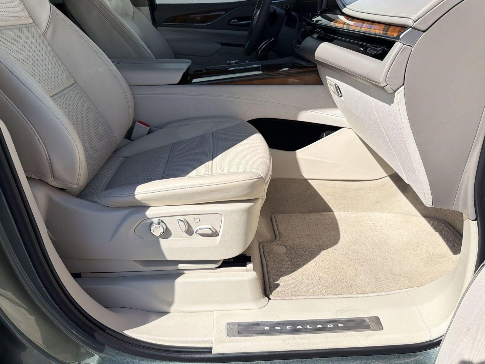 Certified 2024 Cadillac Escalade Premium Luxury Platinum w/ Heavy-Duty Trailer Package AWD/4WD image 29