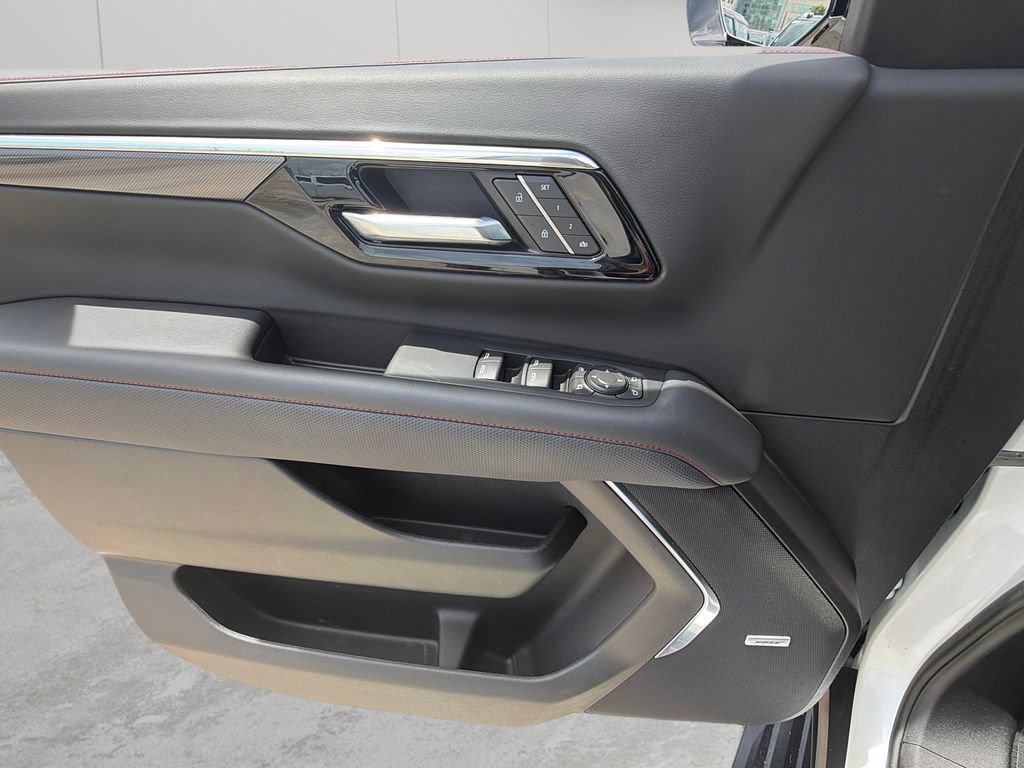 Certified 2025 Chevrolet Suburban RST w/ Comfort Package AWD/4WD image 29