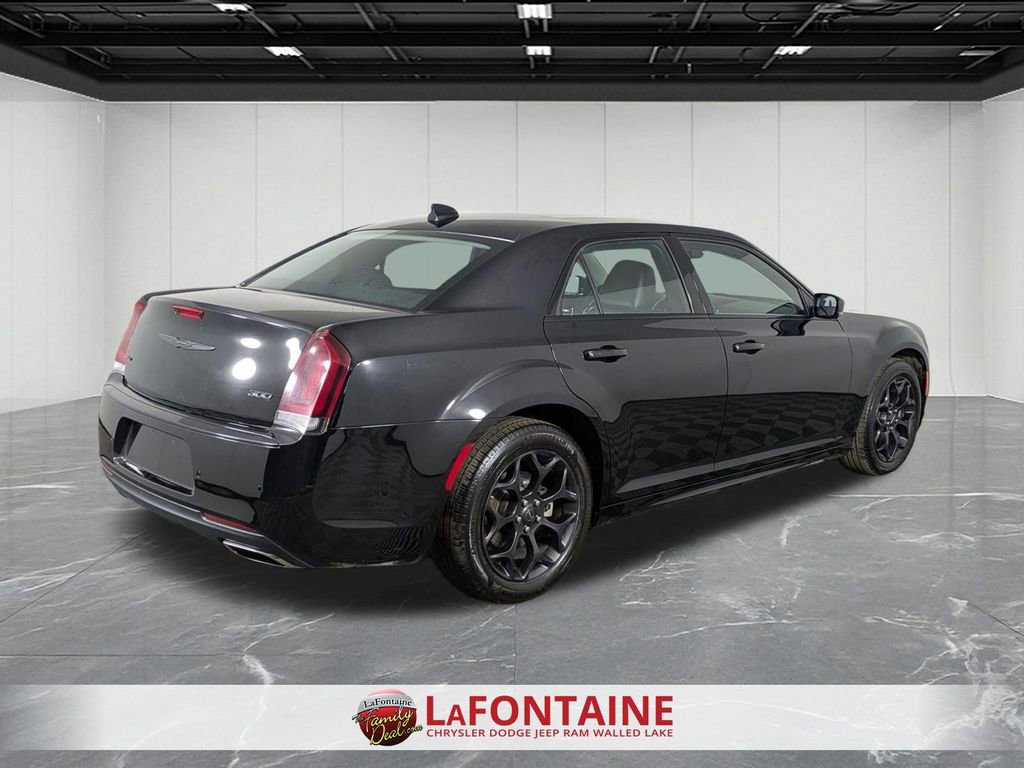 Used 2023 Chrysler 300 Touring L w/ Popular Equipment Group image 5