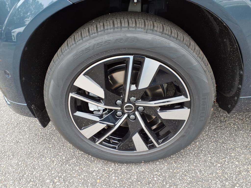 New 2026 Volvo XC60 B5 Plus w/ Protection Package Premier AWD/4WD image 11