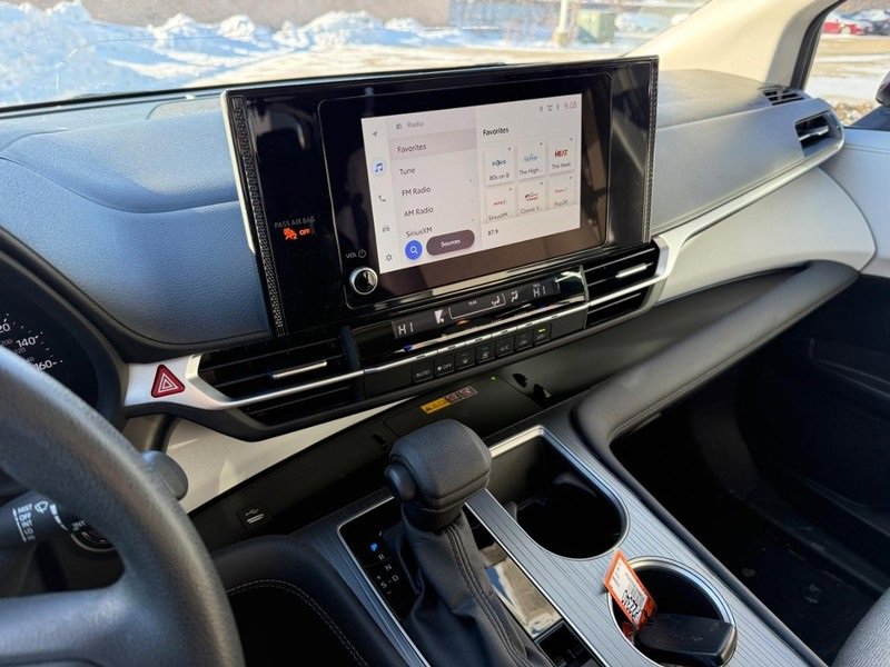 Used 2025 Toyota Sienna LE image 26