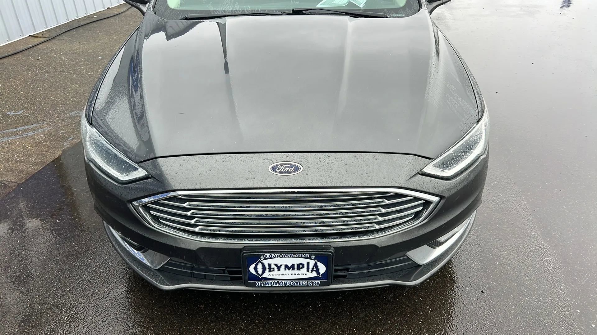 Used 2017 Ford Fusion Titanium image 2
