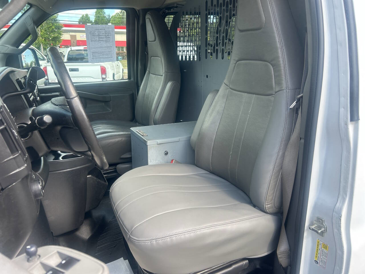 Used 2017 Chevrolet Express 2500 RWD image 11