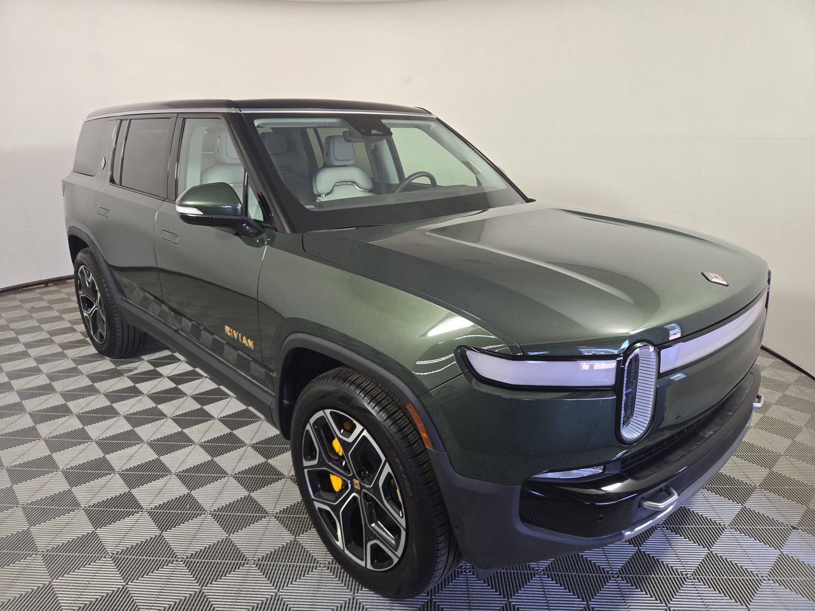 Used 2023 Rivian R1S Adventure AWD/4WD image 7