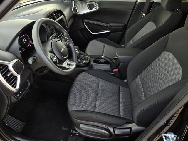 Used 2025 Kia Soul LX image 19