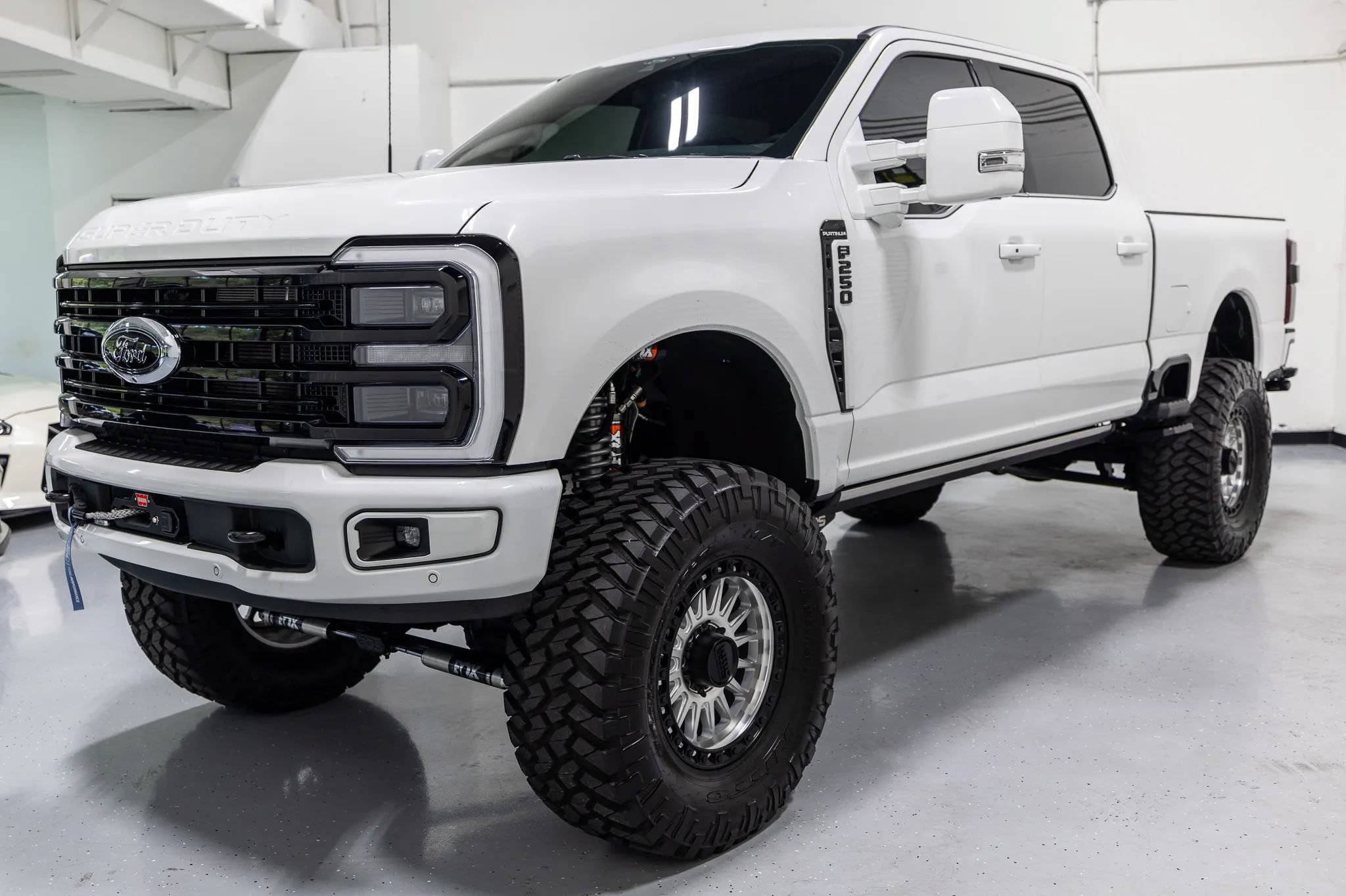 Used 2025 Ford F250 Platinum w/ Platinum Plus Package AWD/4WD image 2