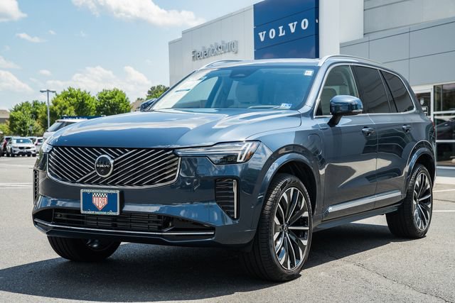 Used 2025 Volvo XC90 T8 Ultra w/ Protection Package Premier AWD/4WD image 3