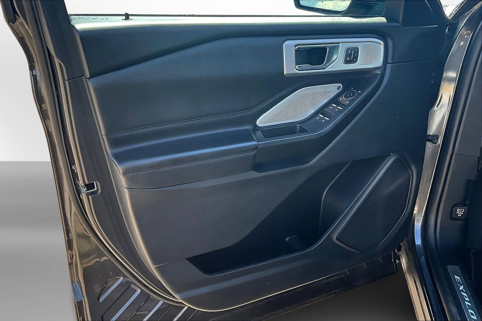 Used 2020 Ford Explorer Platinum w/ Premium Technology Package image 26