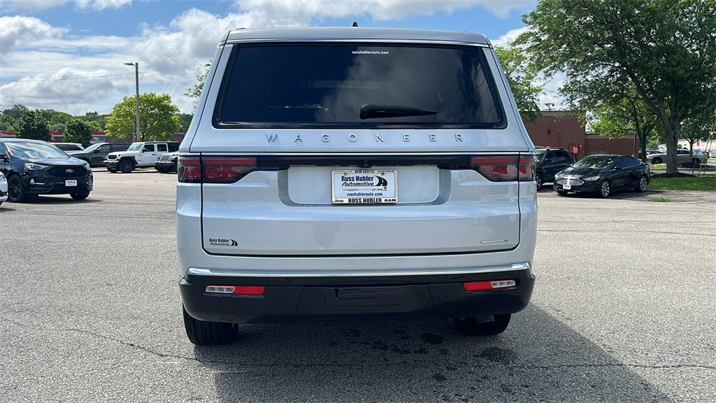 Used 2024 Jeep Wagoneer Series III w/ Premium Group I image 5