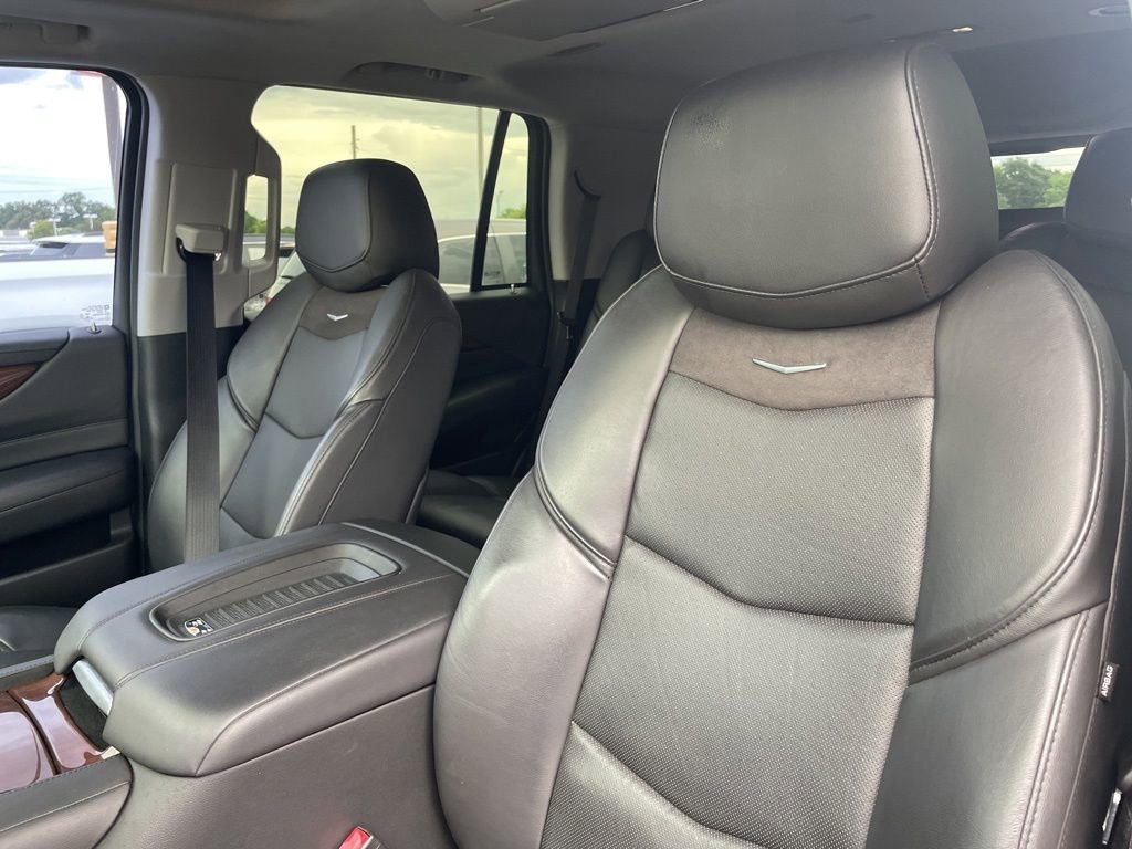 Used 2020 Cadillac Escalade Premium Luxury AWD/4WD image 23