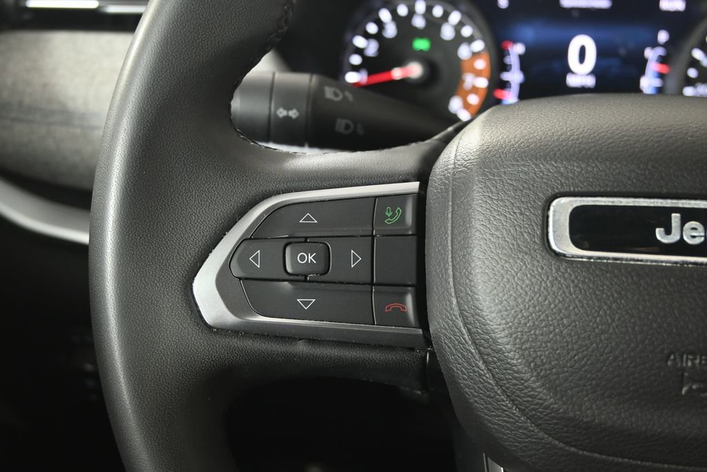 Used 2024 Jeep Compass Latitude image 34