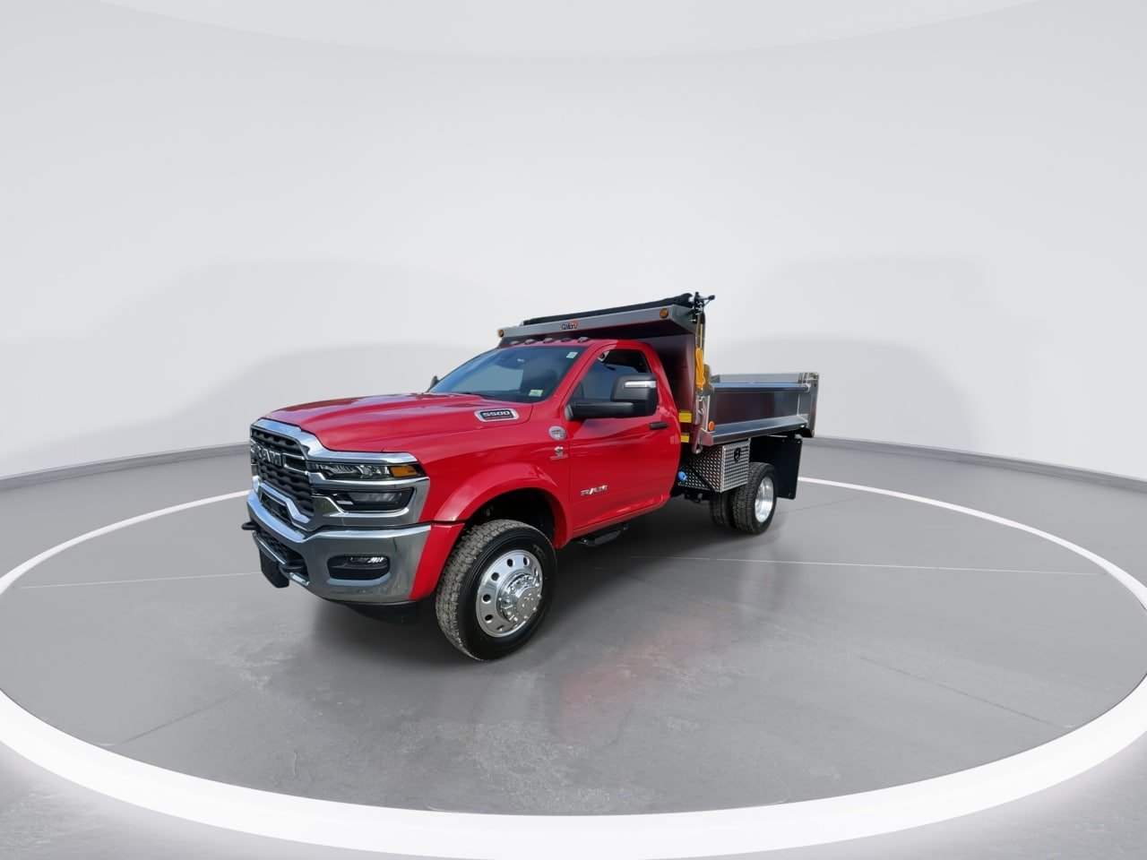 New 2026 RAM 5500 4x4 Regular Cab image 9