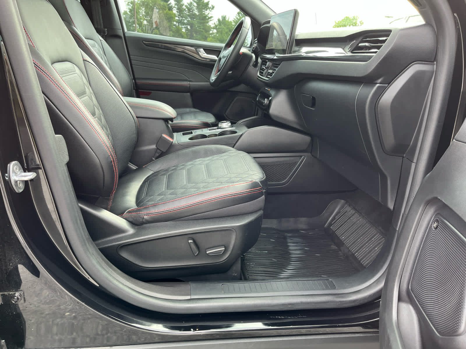 Used 2023 Ford Escape ST-Line Elite w/ Premium Technology Package AWD/4WD image 32