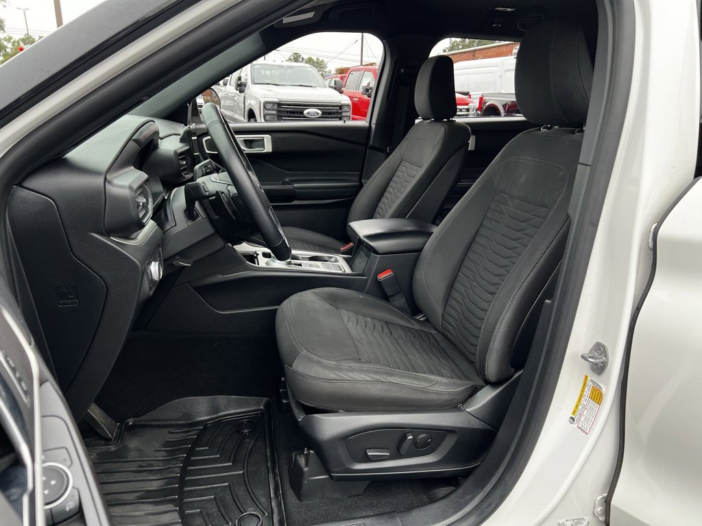 Used 2020 Ford Explorer XLT image 11