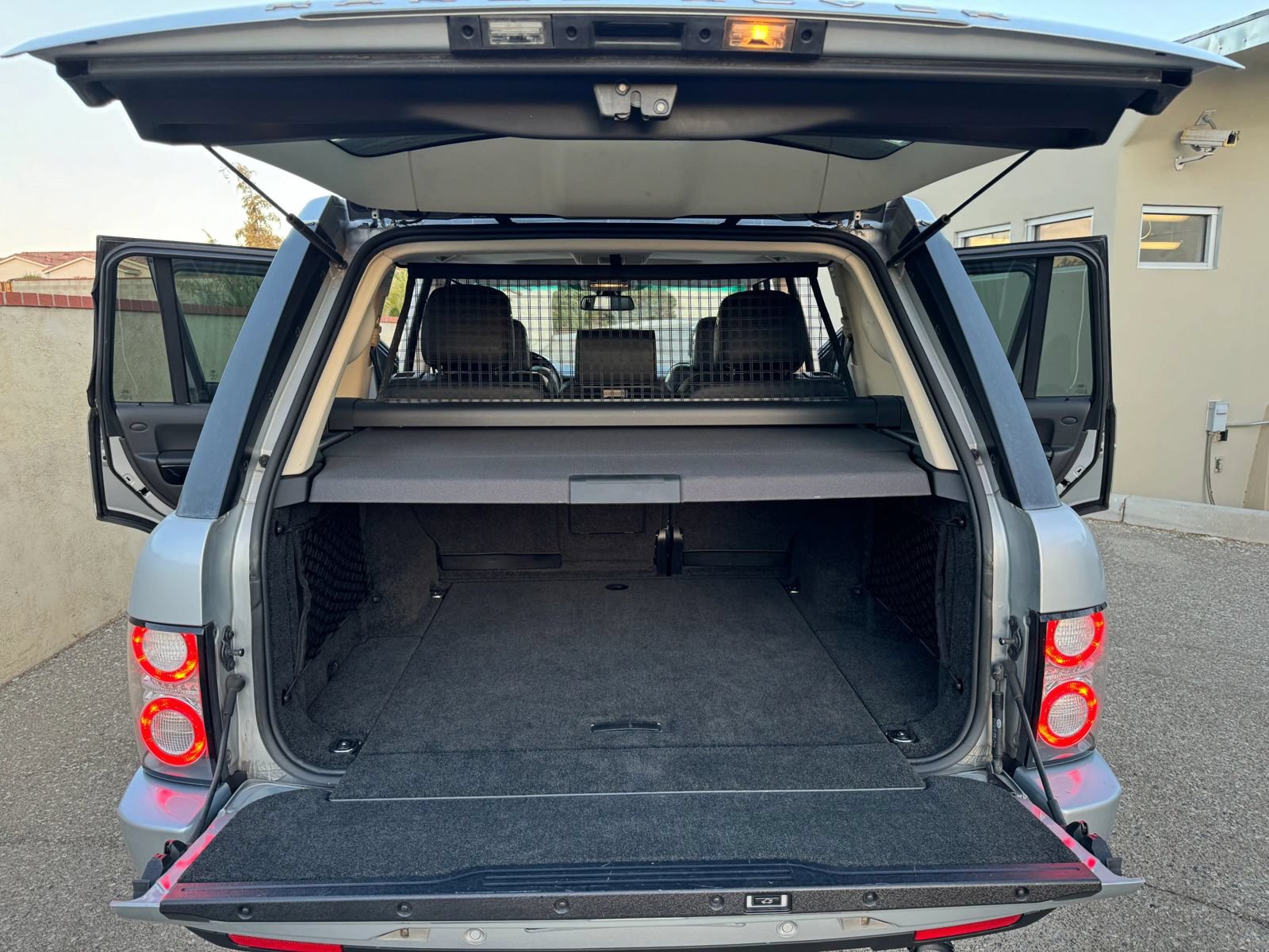 Used 2011 Land Rover Range Rover HSE LUX AWD/4WD image 9