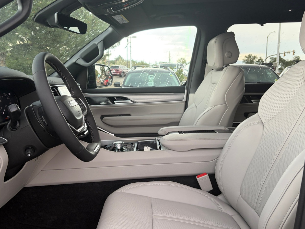New 2026 Jeep Grand Wagoneer Limited AWD/4WD image 15