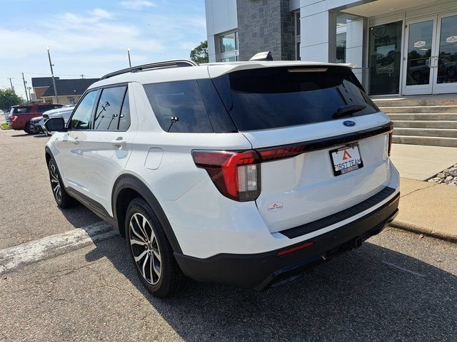 Used 2025 Ford Explorer ST-Line w/ Premium Package RWD image 4