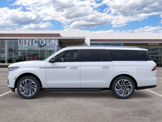 New 2026 Lincoln Navigator L Premier AWD/4WD image 3