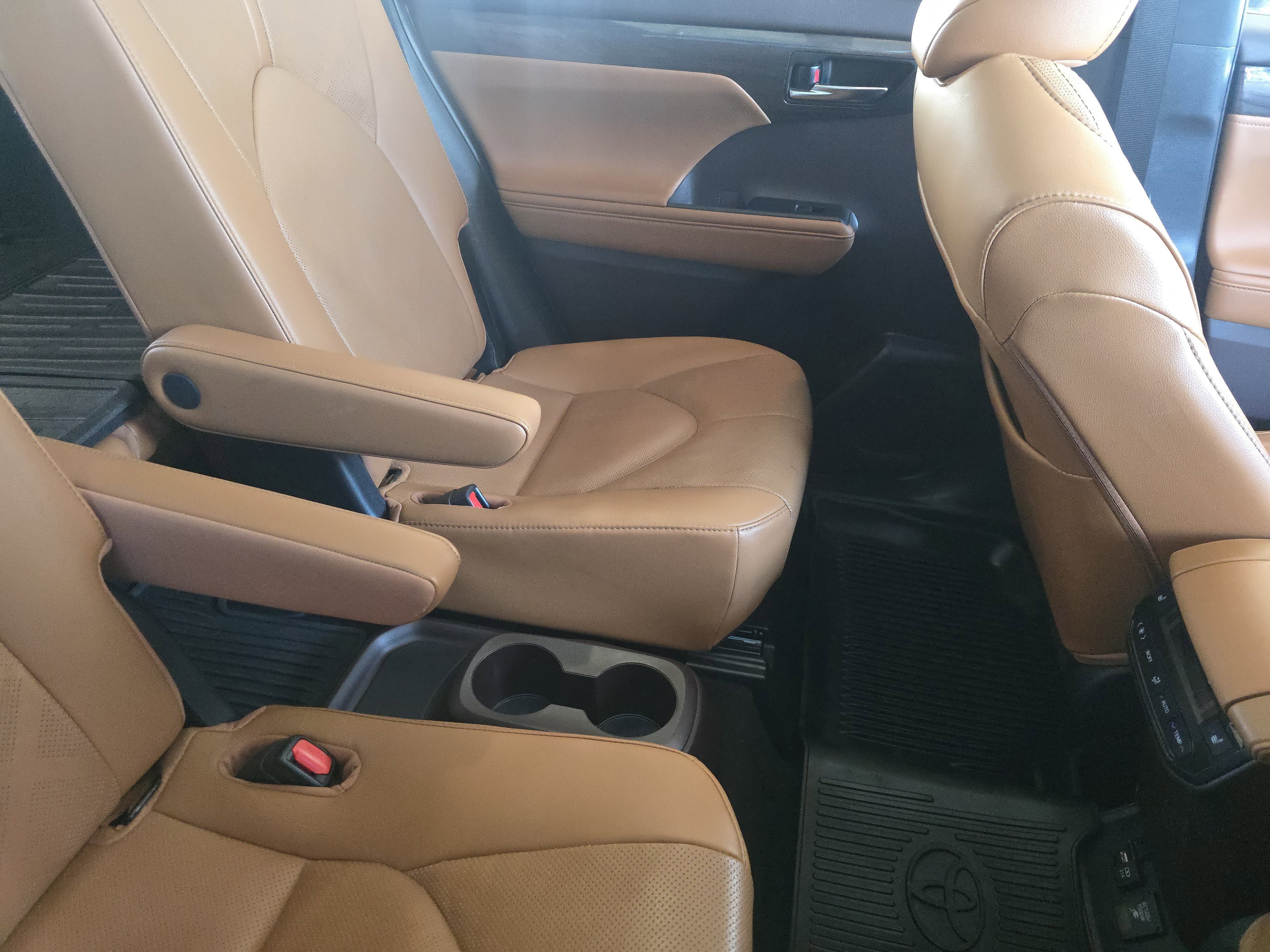 Used 2021 Toyota Highlander Platinum image 26