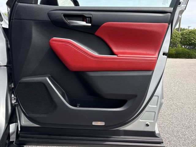 Used 2021 Toyota Highlander XSE FWD image 29