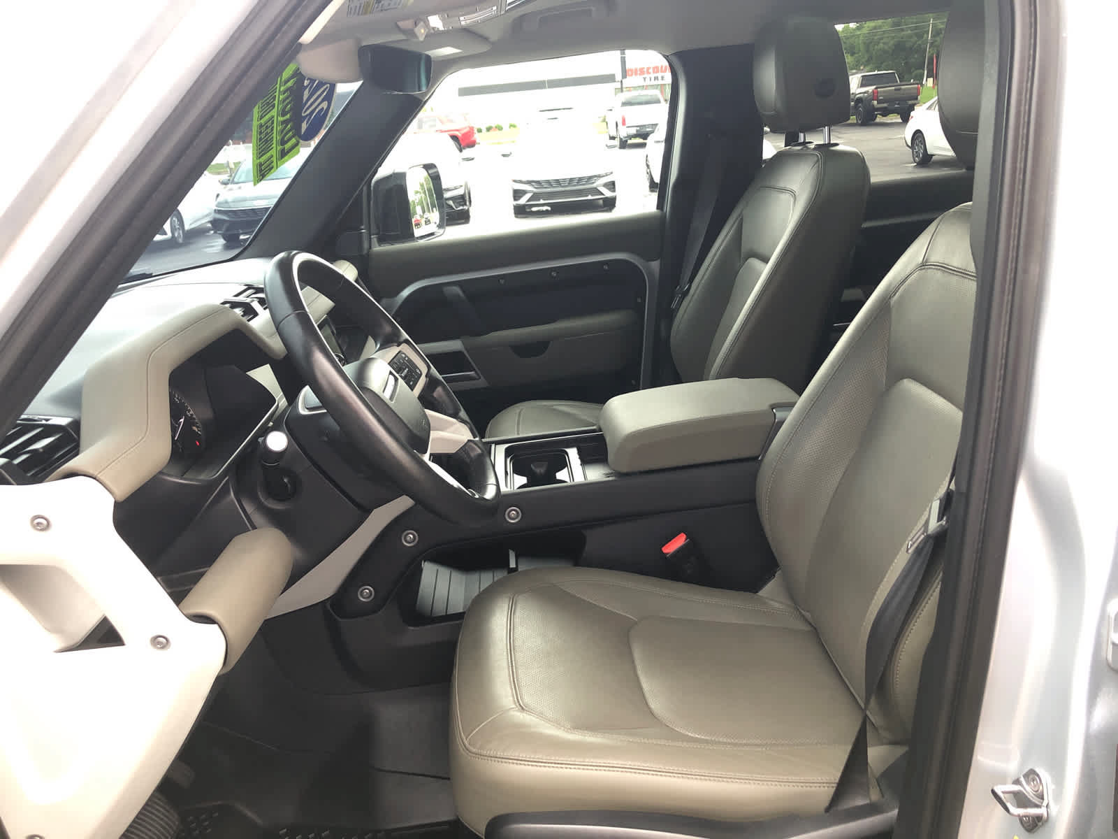 Used 2023 Land Rover Defender 110 SE AWD/4WD image 7