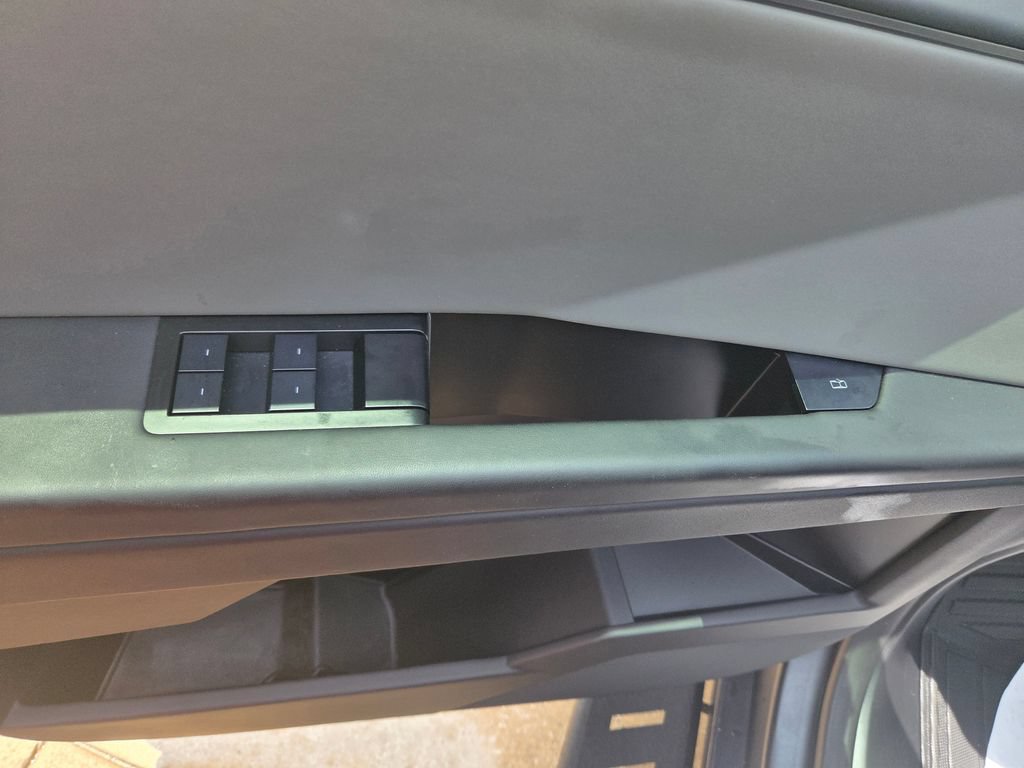 Used 2024 Tesla Cybertruck AWD Crew Cab image 15