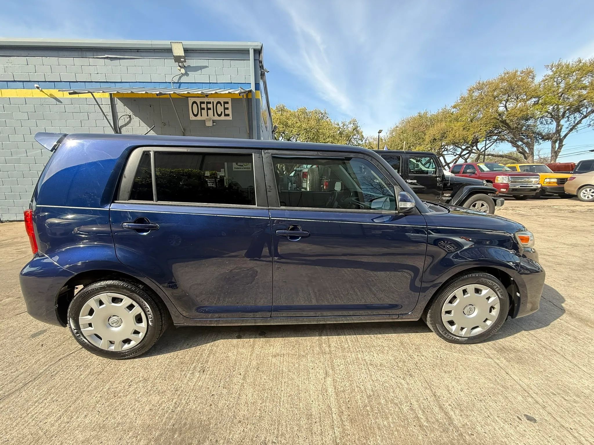 Used 2015 Scion xB Hatchback 4D image 8