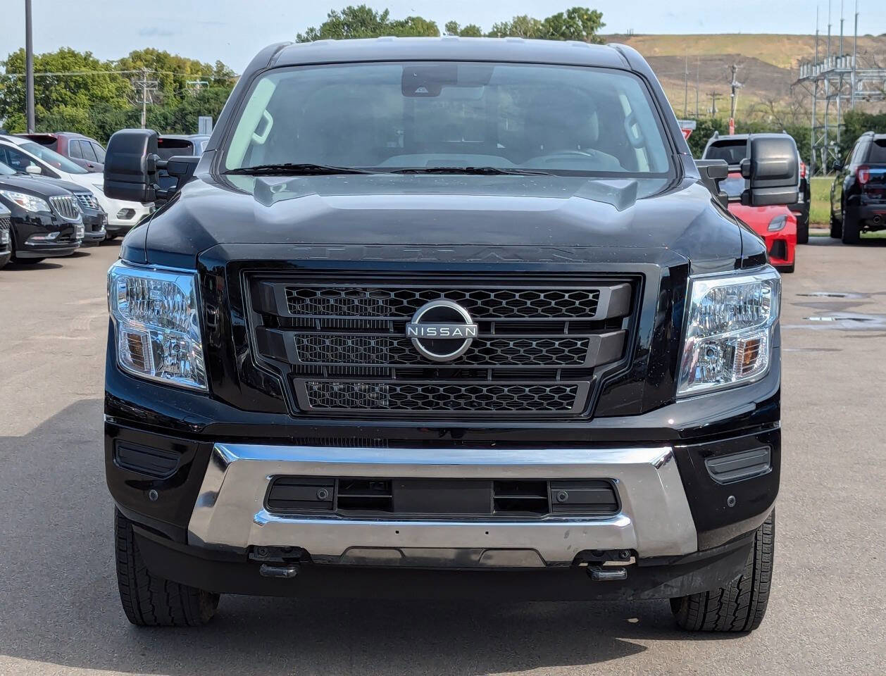 Used 2024 Nissan Titan SV w/ SV Convenience Package image 3