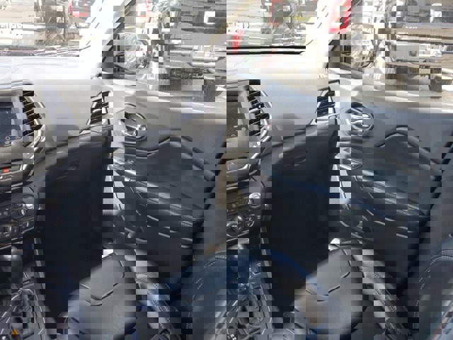 Certified 2019 Jeep Cherokee Latitude Plus image 15