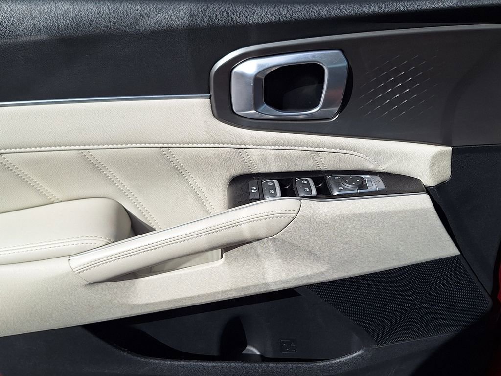 Used 2023 Kia Sorento SX image 9