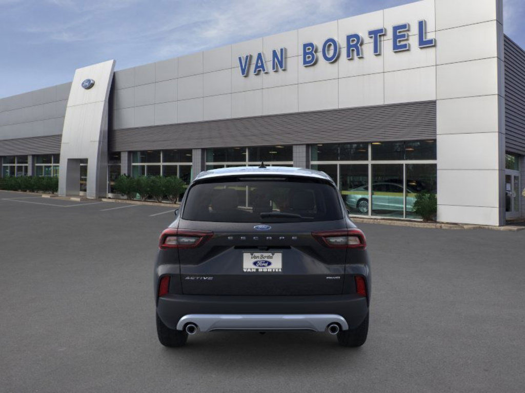 Used 2025 Ford Escape Active w/ Cold Weather Package AWD/4WD image 5