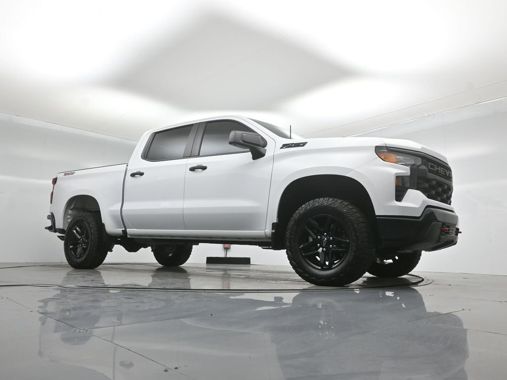 Used 2024 Chevrolet Silverado 1500 Custom Trail Boss w/ LPO, Dark Essentials Package AWD/4WD image 3
