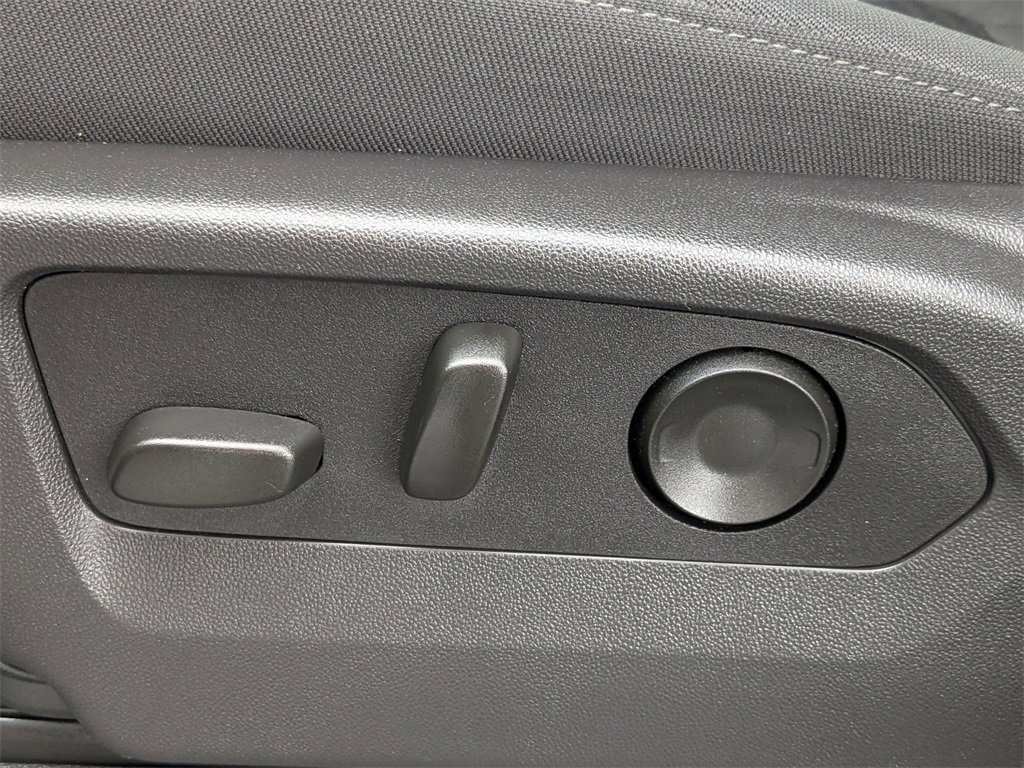 Used 2025 Chevrolet Silverado 2500 Custom w/ Custom Value Package image 20