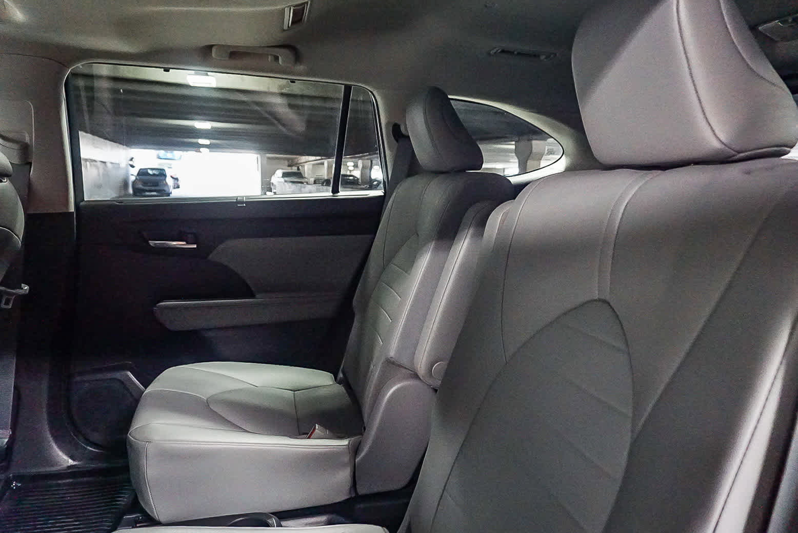 Used 2020 Toyota Highlander XLE image 24