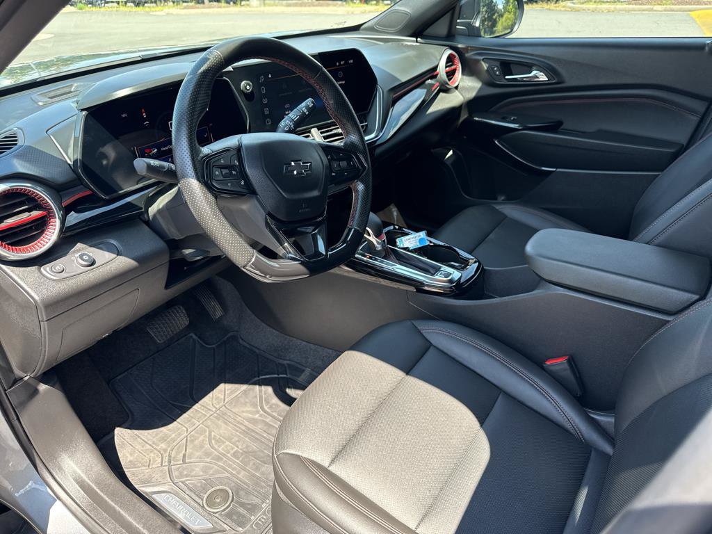 Used 2024 Chevrolet Trax RS w/ Sunroof Package FWD image 18
