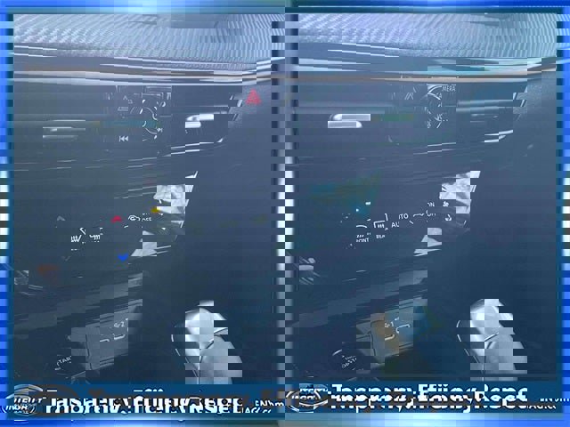 Certified 2025 Nissan Kicks SR image 29