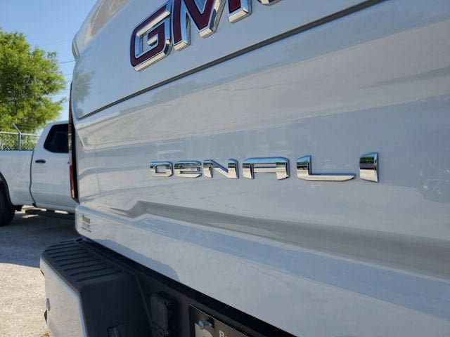 New 2026 GMC Sierra 2500 Denali w/ Denali Reserve Package AWD/4WD image 9