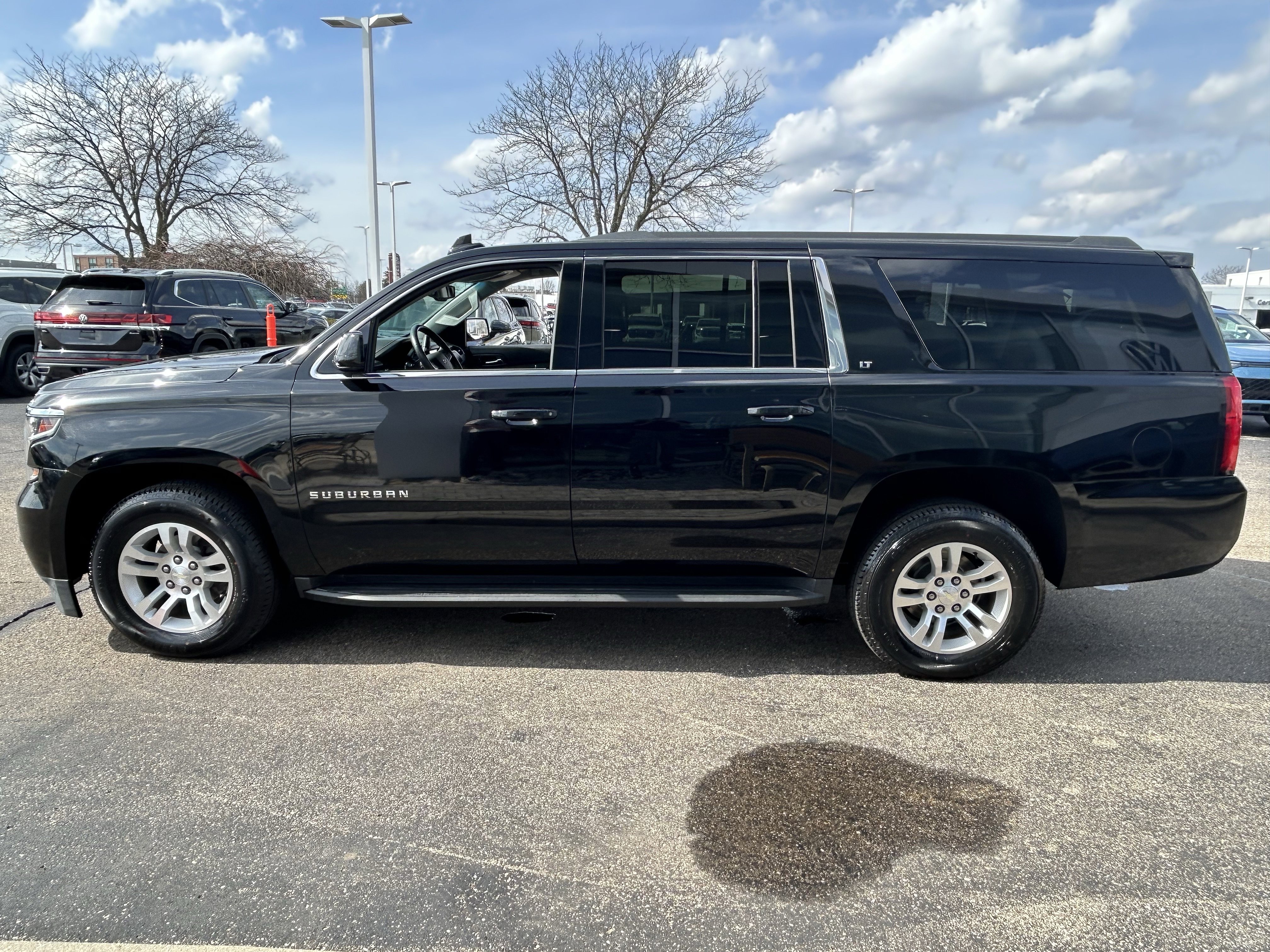 Used 2017 Chevrolet Suburban LT image 4