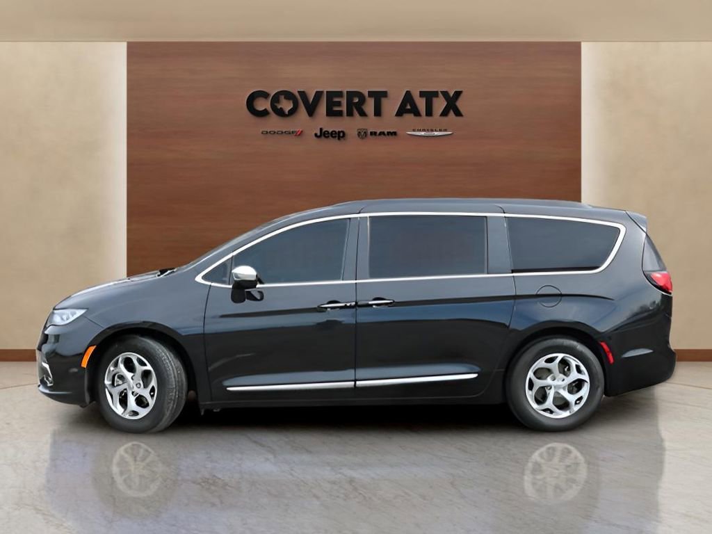 Used 2023 Chrysler Pacifica Limited image 2