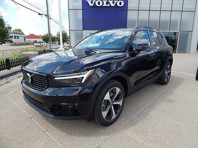 Used 2026 Volvo XC40 B5 Plus w/ Protection Package Premier AWD/4WD image 3