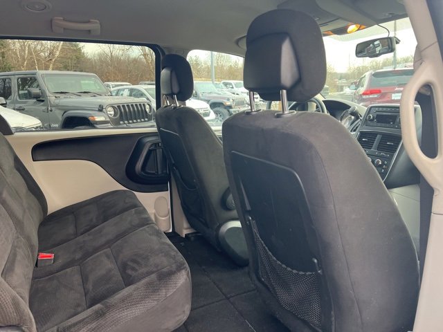 Used 2017 Dodge Grand Caravan SE image 14