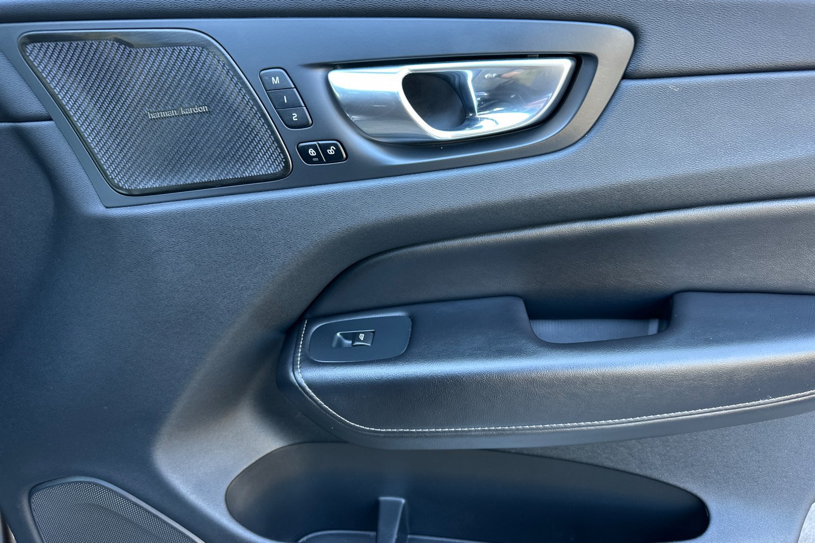 Certified 2023 Volvo XC60 B5 Ultimate w/ Climate Package FWD image 20