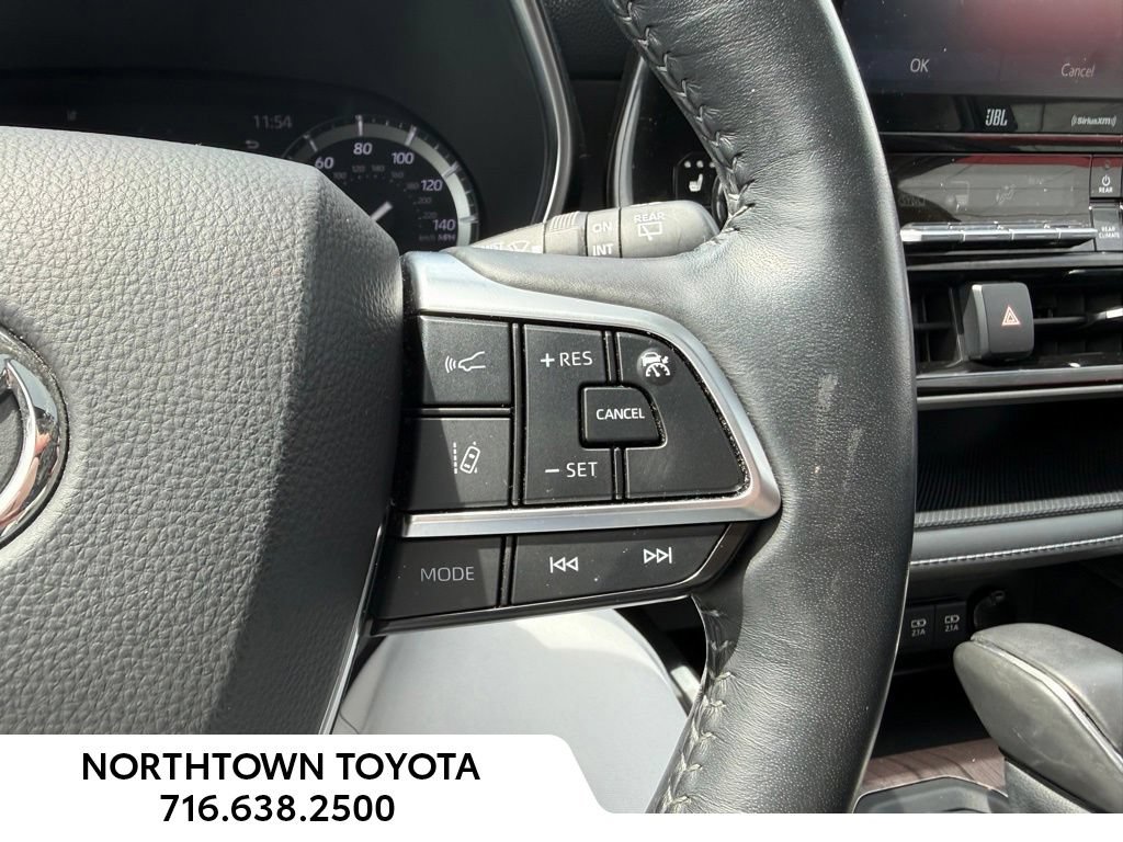 Used 2021 Toyota Highlander Limited AWD/4WD image 17