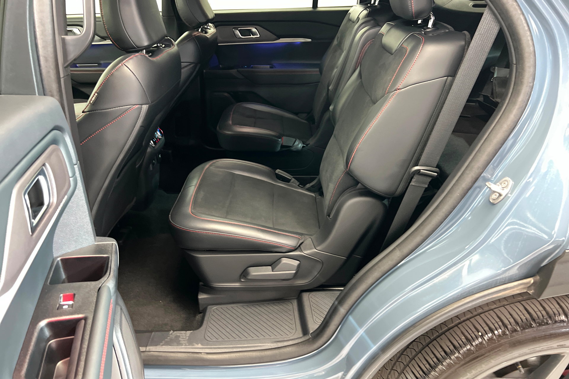 Used 2025 Ford Explorer ST AWD/4WD image 23