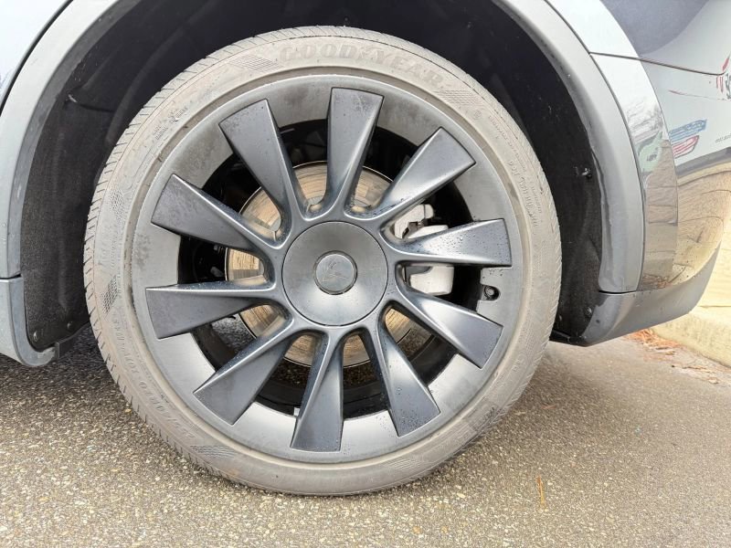 Used 2024 Tesla Model Y Long Range image 31