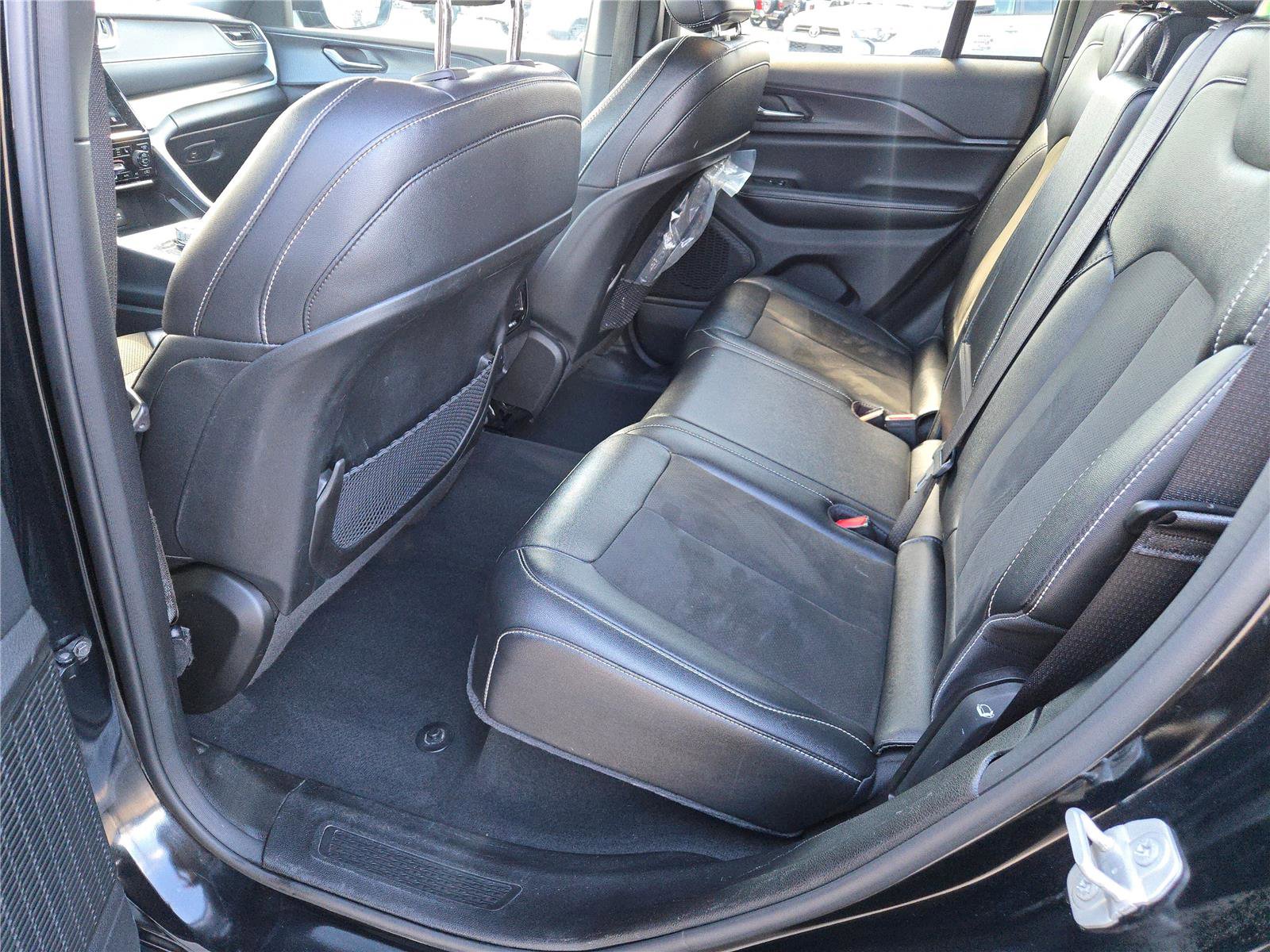 Certified 2024 Jeep Grand Cherokee Altitude image 22