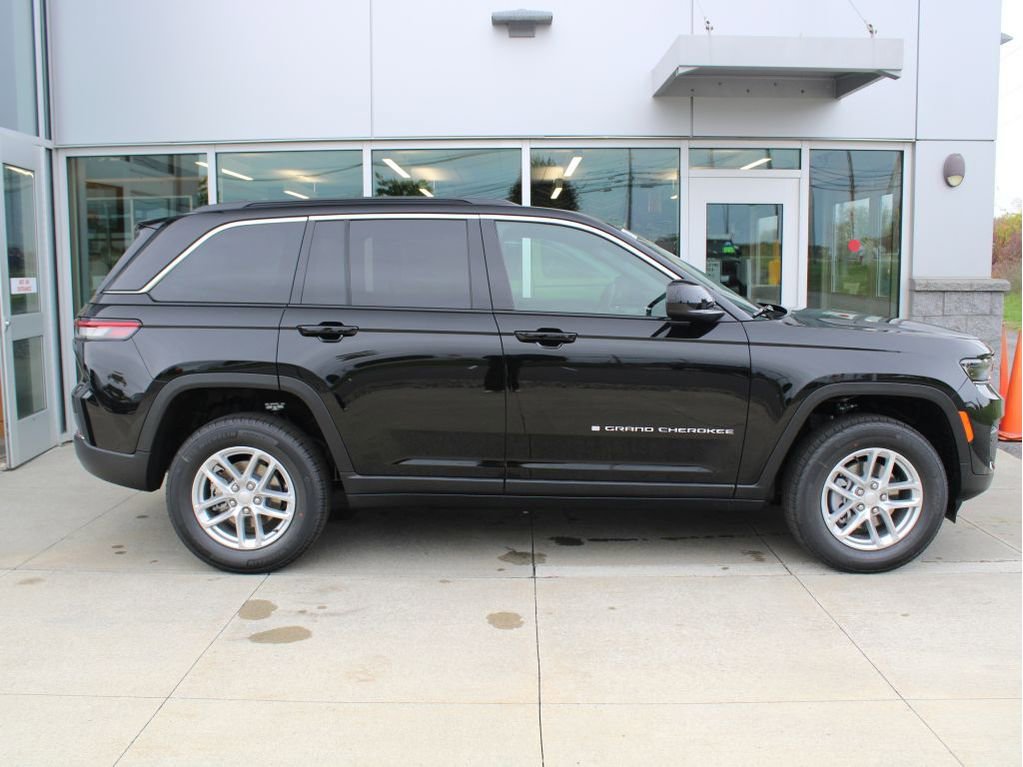 New 2025 Jeep Grand Cherokee Laredo X w/ Luxury Tech Group I image 4