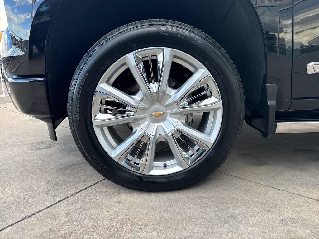 Used 2025 Chevrolet Silverado 1500 High Country w/ High Country Premium Package AWD/4WD image 27