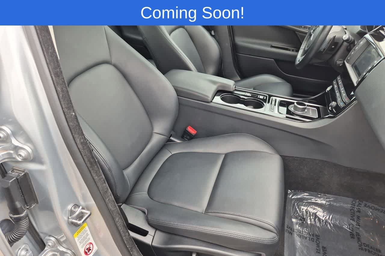 Used 2017 Jaguar XE Premium RWD image 22